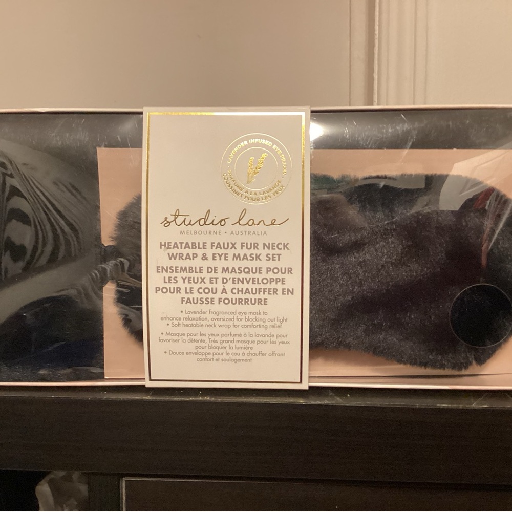 Heatable fun fur neck wrap and eye set